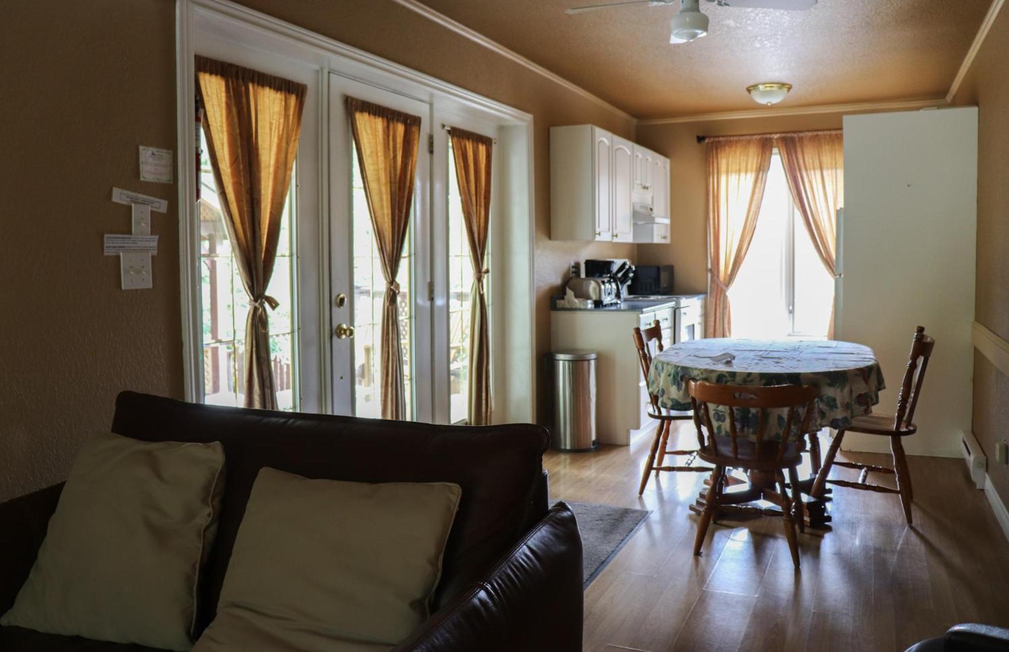 La Bannik Villa Ville-Marie Luaran gambar